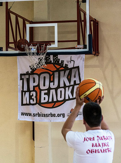 https://www.srbizasrbe.org/wp-content/themes/szs-theme/images/Srbija/2013/trojkaizbloka/ns/trojka-1.jpg