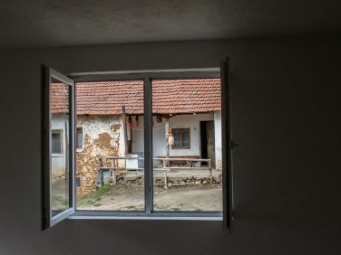 Стојановићи усељени у нову кућу!
