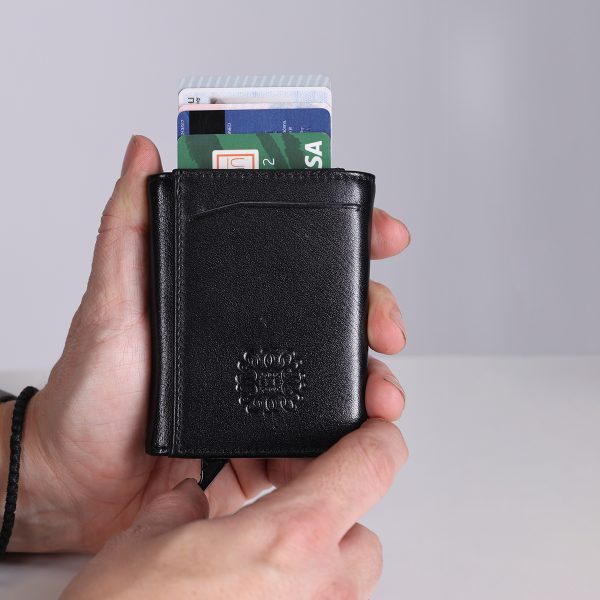 Црни кожни новчаник - картице